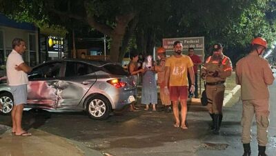 Imagem da notícia Motorista avança sinalização e deixa motociclista gravemente ferido em Três Lagoas